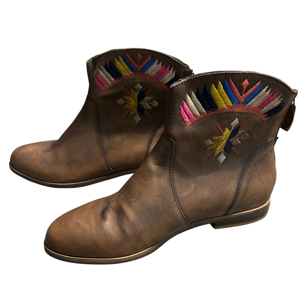 Cynthia Vincent Brown Leather Embroidered Ankle Boots – Size 6.5